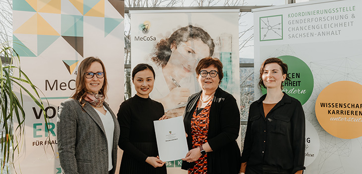 Übergabe Zuweisungsbescheid MeCoSa MINT Career (Foto: Hanna Theile/Uni Magdeburg) Übergabe Zuweisungsbescheid MeCoSa MINT Career (Foto: Hanna Theile/Uni Magdeburg)